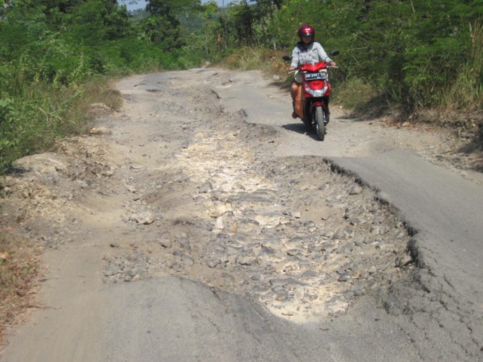 PT Lanang Agro Bersatu Diminta Perbaiki Jalan di Desa Sandai